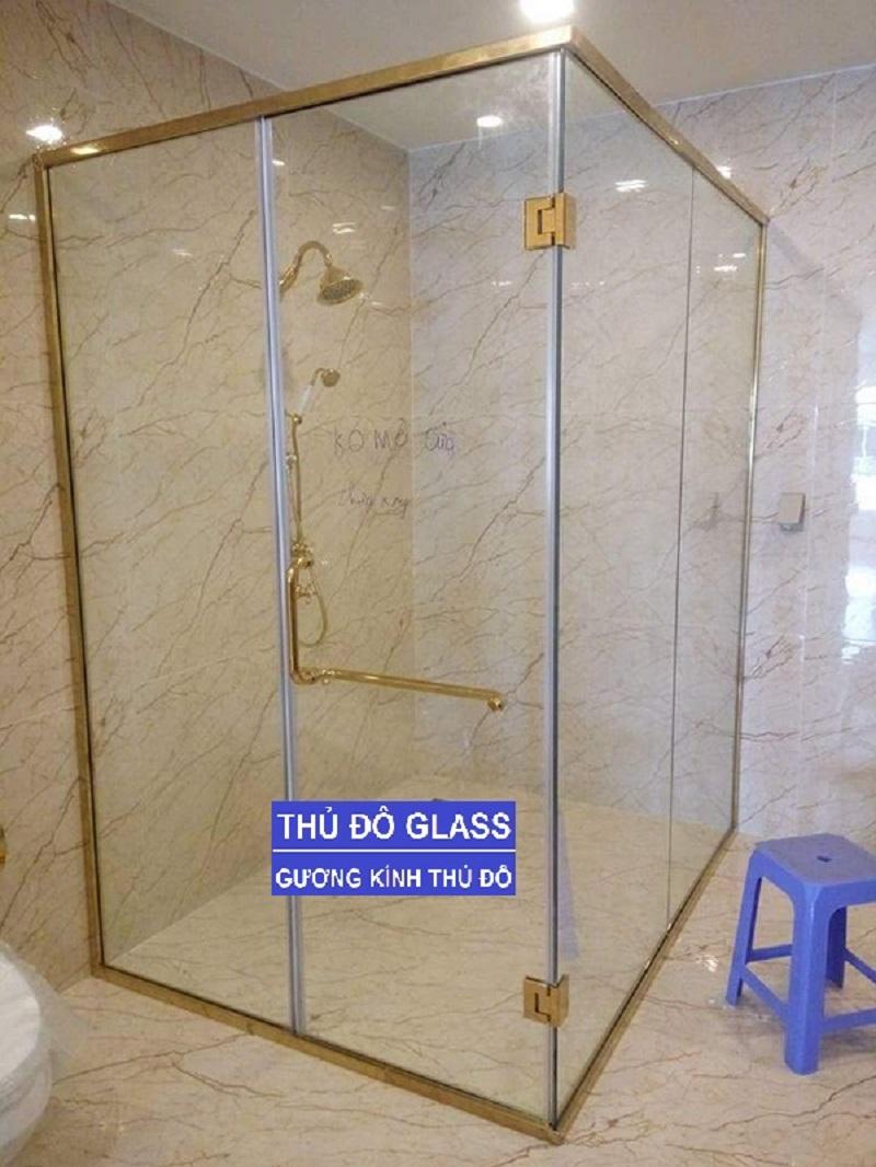 Mẫu phòng tắm kính cửa lùa 900 tạo nên một không gian vô cùng sang trọng