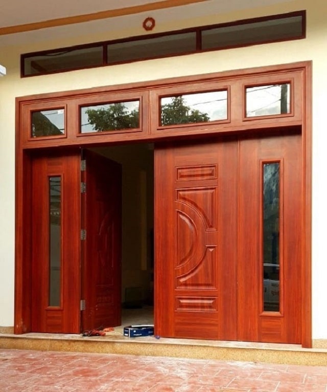 Cửa thép vân gỗ 2 cánh giúp phù hợp với khu vực cửa có diện tích rộng